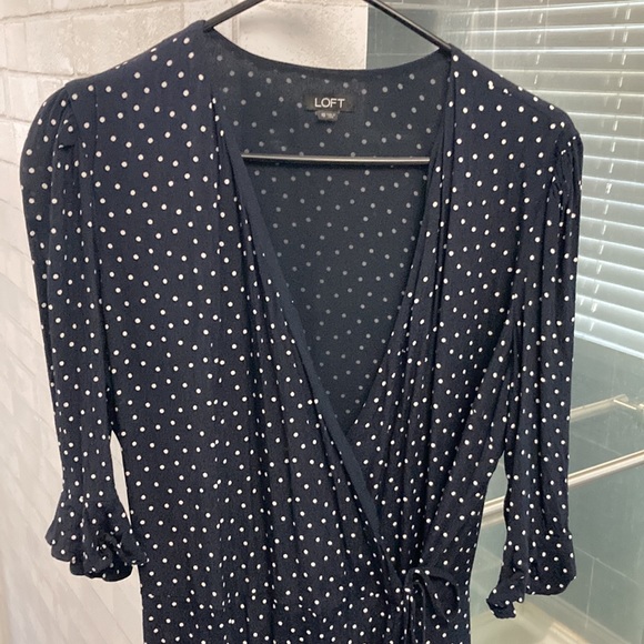 Adorable Loft wrap dress with SHORTS - Picture 2 of 6